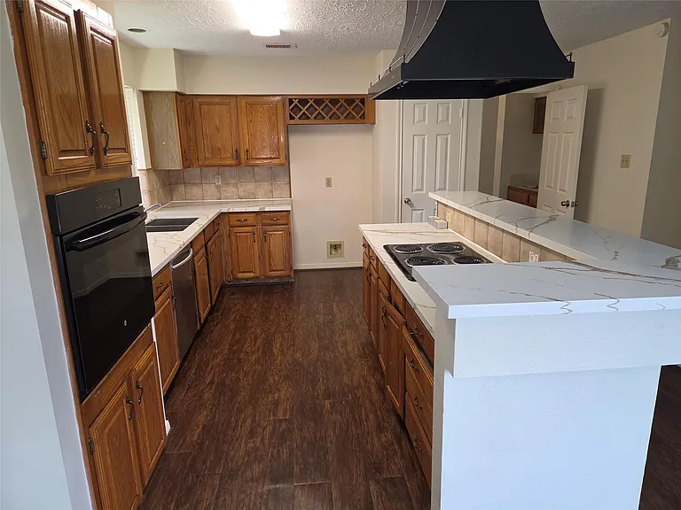 15114 Farndale Dr — Photo 6