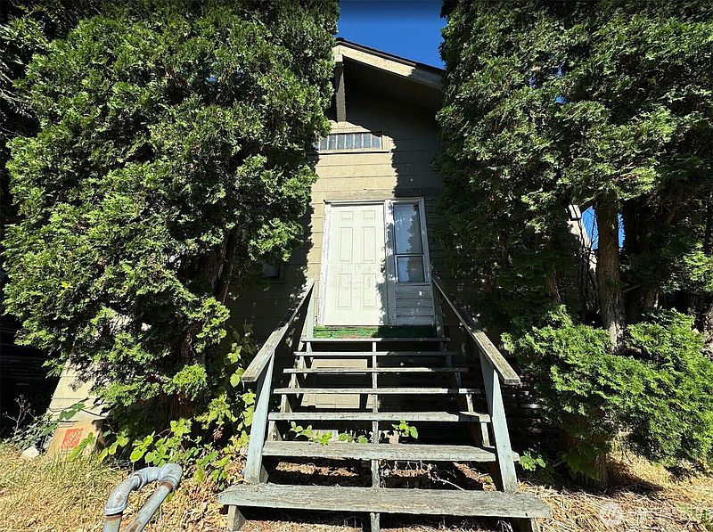 2nd image of 3428 18th ave s