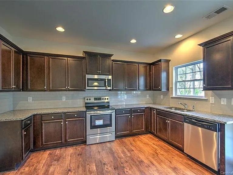 154 Calderdale Ln — Photo 5