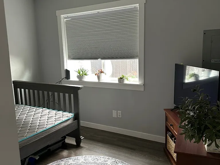 719 E Crown Ave — Photo 5