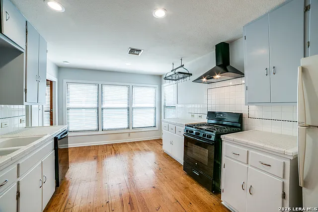 244 Halcyon Pl — Photo 6
