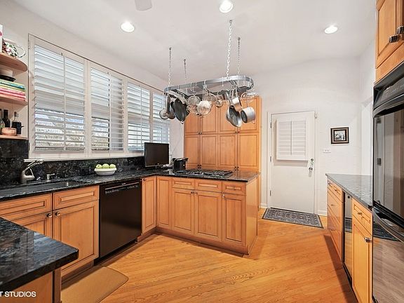 5th image of 951 Forestway Dr
