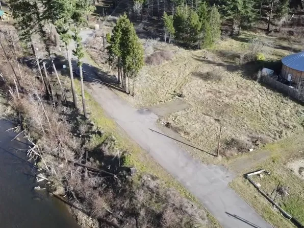 51800 Rose St #2, Blue River, OR 97413