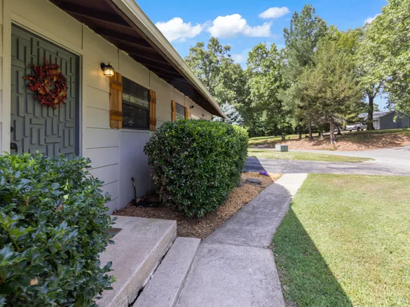 1311 Maple Dr, Grove, OK 74344