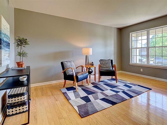 3rd image of 8303 N Warwick Ct