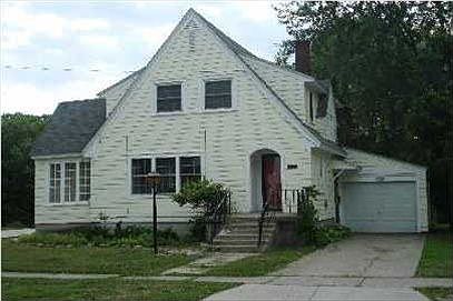 3rd image of 664 N Park St NE