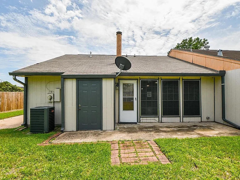 13910 Bonnercrest Dr — Photo 20