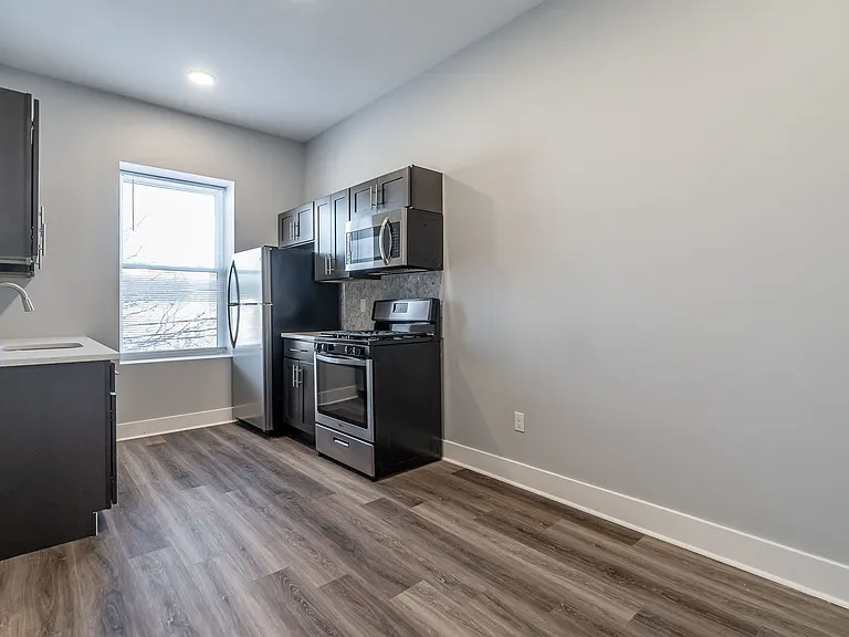 806 N 41st St — Photo 5
