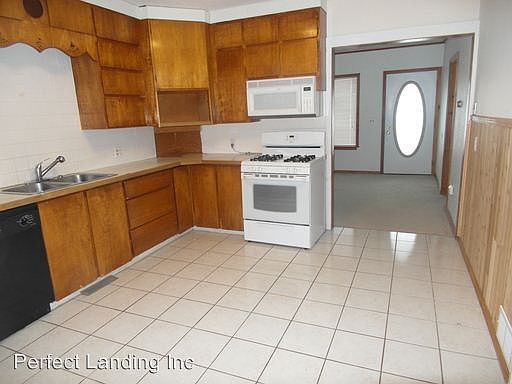 3rd image of 110 N 1st Ave