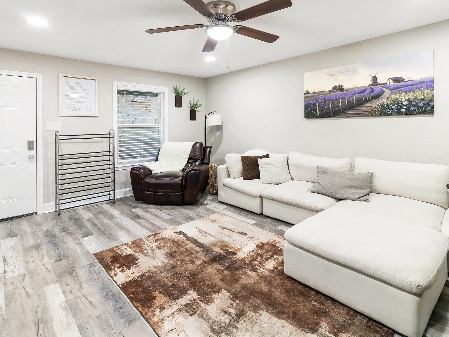 2 bed, 900 sqft, $1,800 — Photo 3
