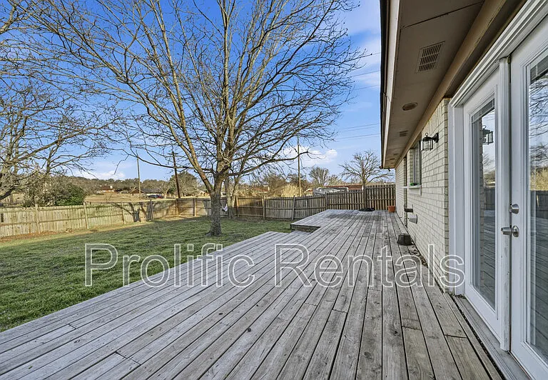610 Creek St — Photo 10