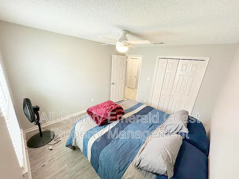 915 Emily Cir — Photo 26