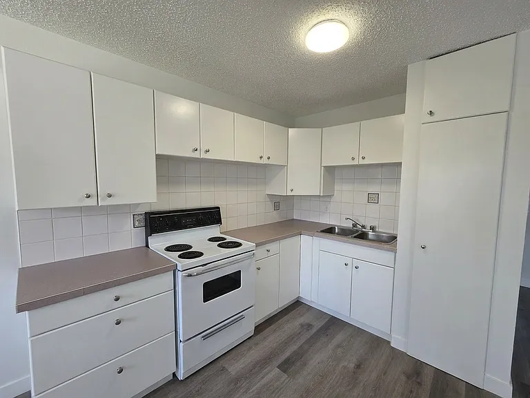 16 Beaver Dam Pl NE #16 — Photo 3