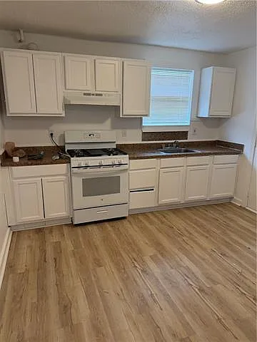 2335 Kraft Pl — Photo 4