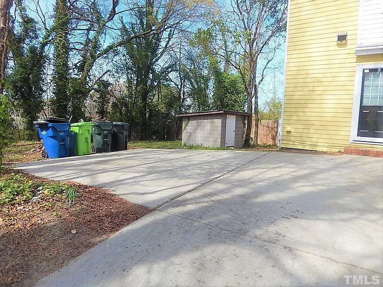 1015 Oberlin Rd — Photo 24