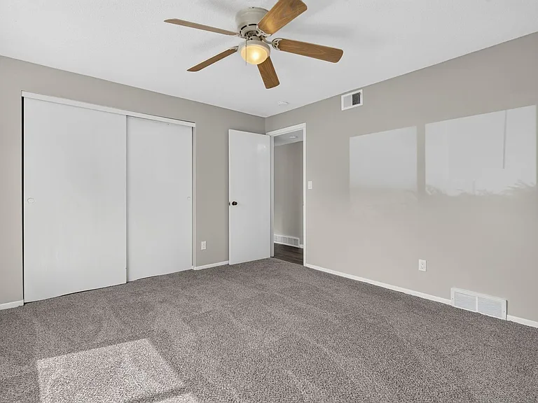Hollow Hills Apartments — Photo 52