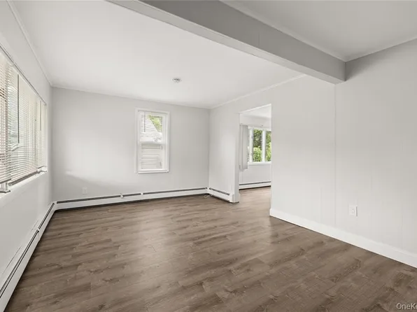 175 Centre Ave APT 1, Lindenhurst, NY 11757