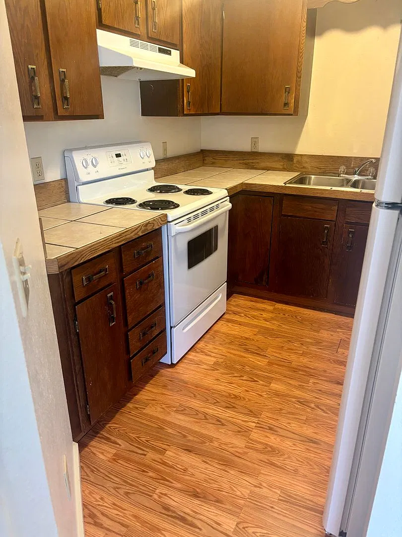 2 bed, $1,200 — Photo 3