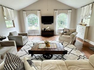 353 Spring Meadow Dr, Radcliff, KY 40160