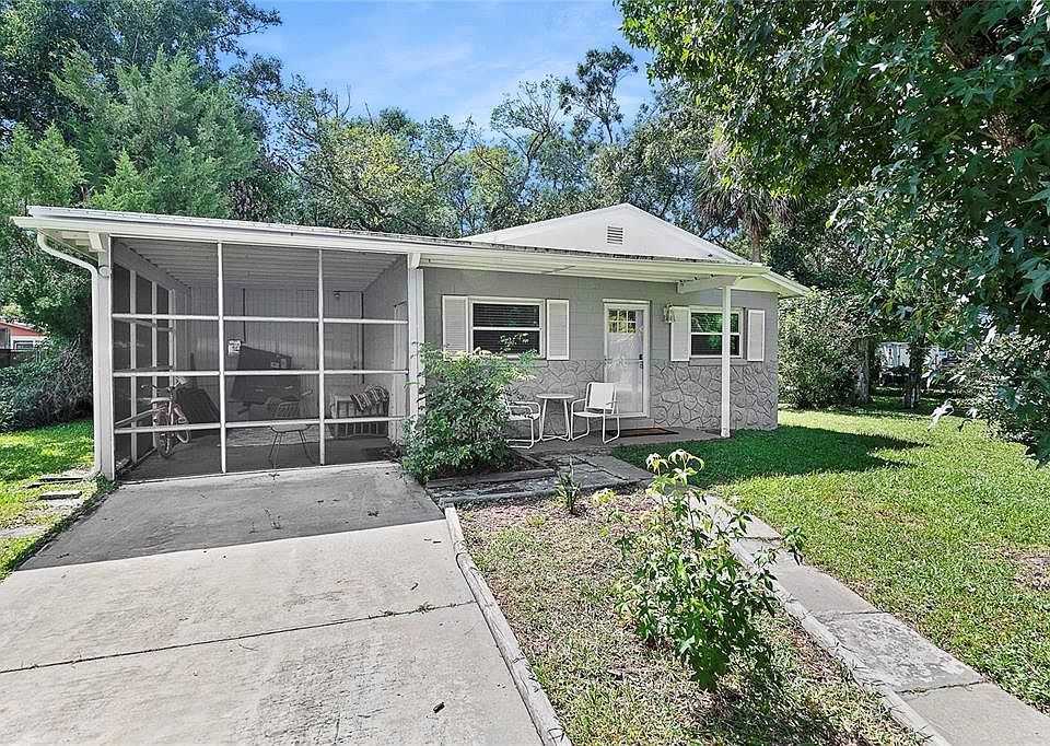 1st image of 916 Gibbons St
