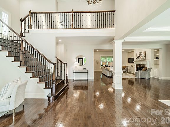 3rd image of 415 Five Leaf Ln