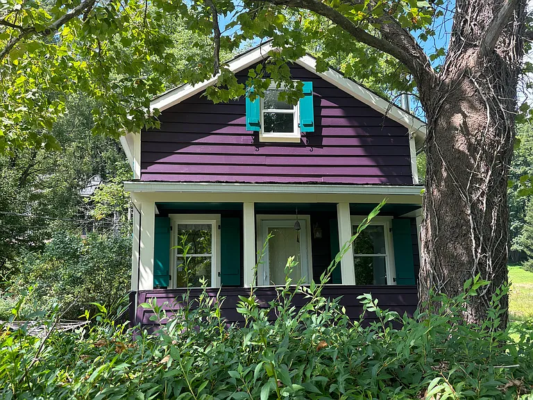 16 Middle Valley Rd — Photo 1