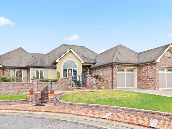 12 Steamboat Bend Blvd, New Iberia, LA 70563