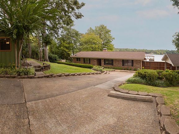 3rd image of 2110 W Lake Dr