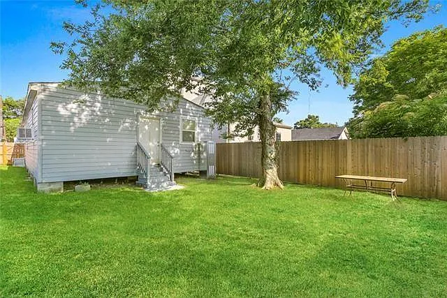 1108 Sumner St — Photo 10