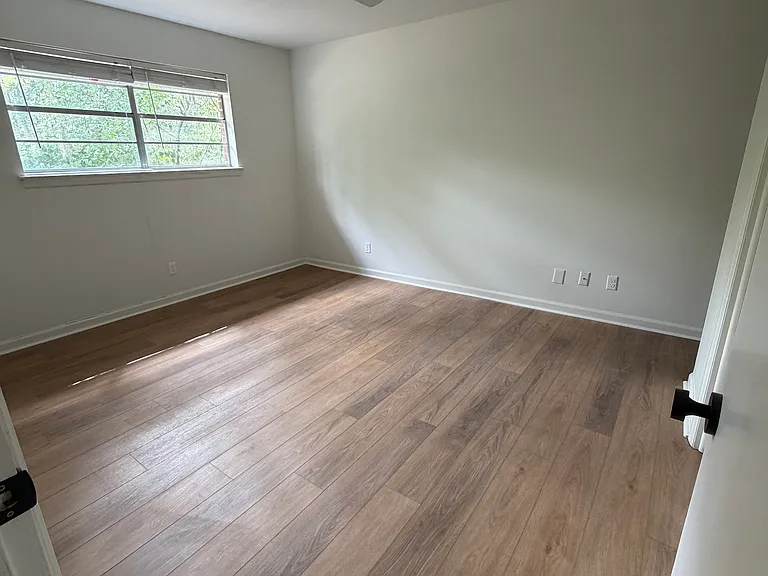 112 Talbot Rd — Photo 11
