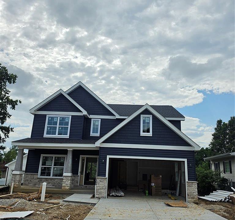 1st image of 923 Poinsetta Ln