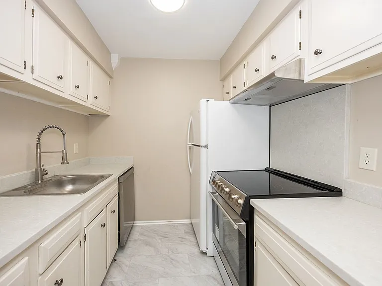 454 W Parker Blvd #A10 — Photo 6