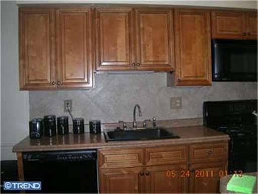 4th image of 208 E Essex Ave