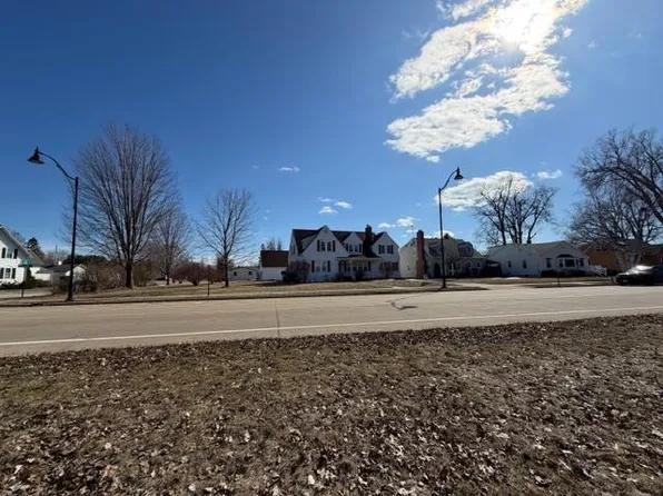 3009 Riverside Ave, Marinette, WI 54143