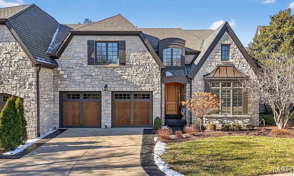 1st image of 27 Bonhomme Grove Ct
