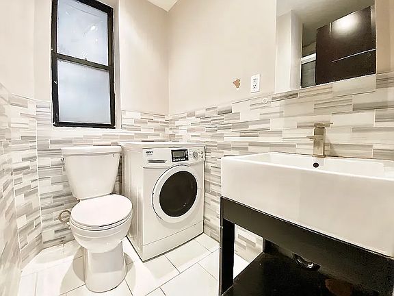 5th image of 932 Amsterdam Ave #2L