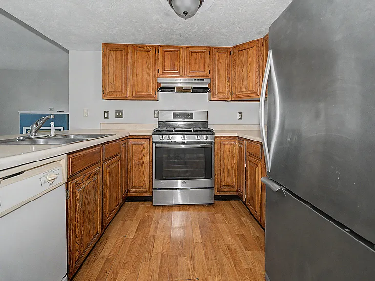 1004 Doral Dr — Photo 22