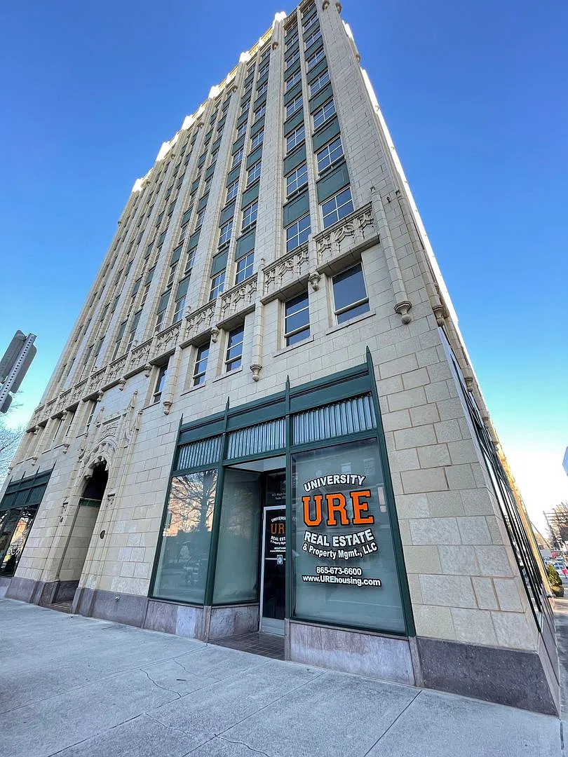 $2500 Per Month -Medical Arts Building - 2 Bedroom/2 Bath- Downtown Condo! With Assigned Parking.... — Photo 1