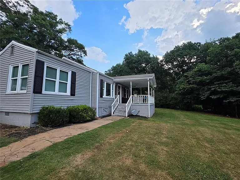 194 Park Dr — Photo 2
