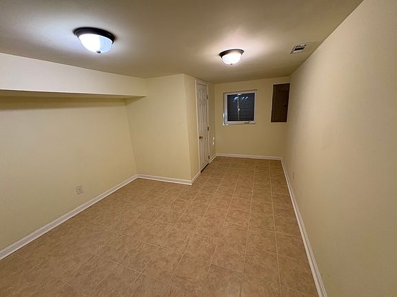 5th image of 46642 Yorktown Rd