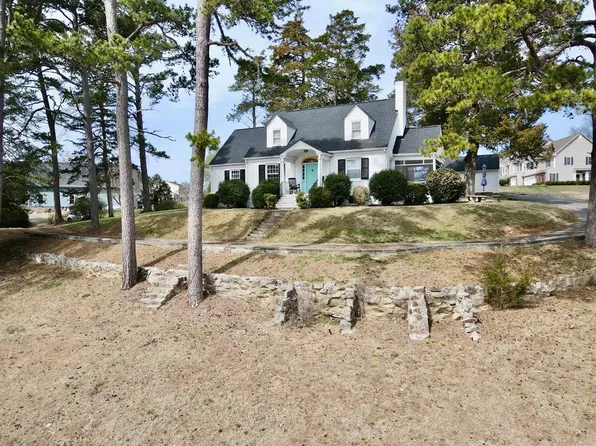 412 4th St, Clarksville, VA 23927