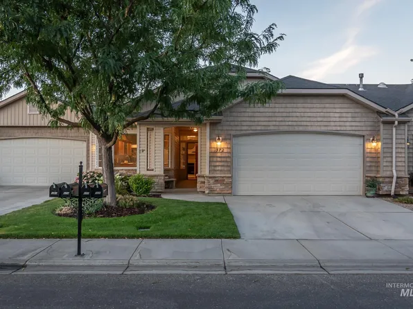 372 S Golden Eagle Ln, Eagle, ID 83616