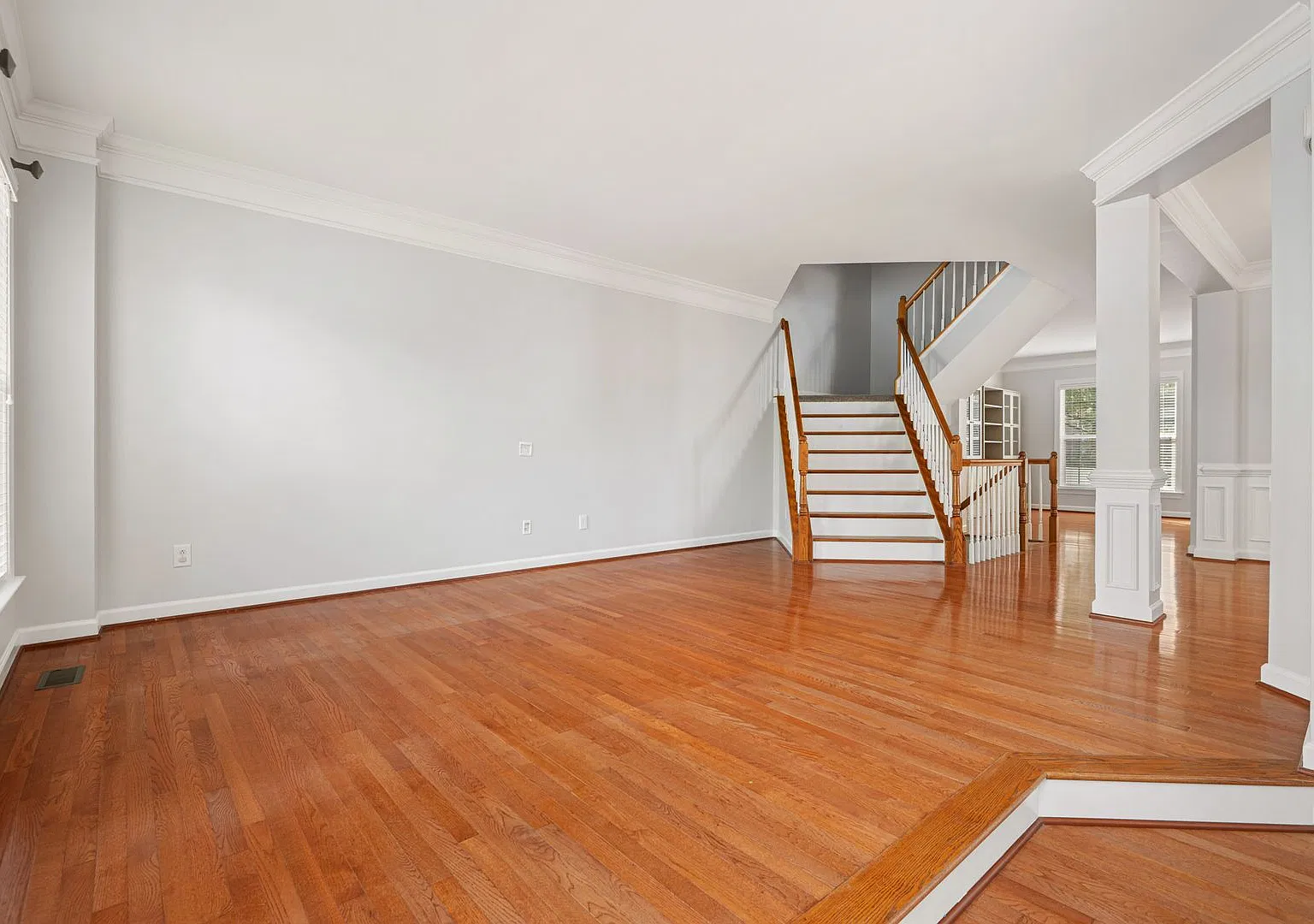 Available Now! Immaculate 3 Bed 3.5 Bath With Large Finished Basement In Prestigious Preston Neig... — Photo 4