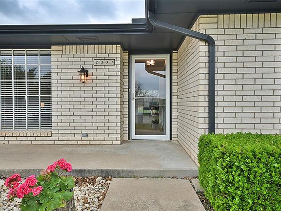 3rd image of 2307 W Club Rd