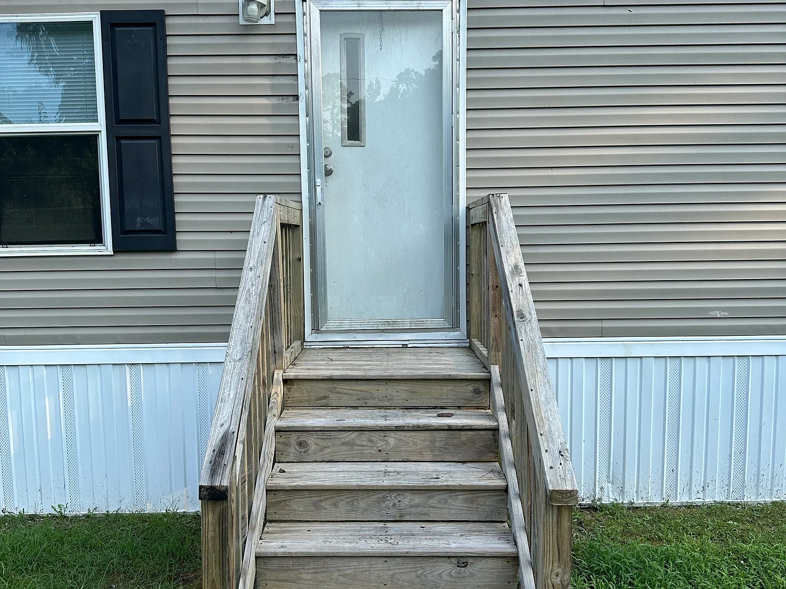 719 Howell Rd — Photo 2