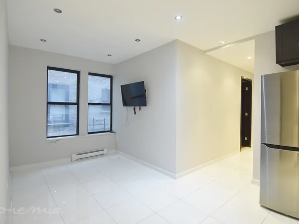 350 Manhattan Avenue image 1 of 6