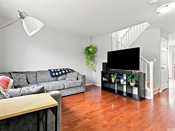 4th image of 435 Blakeney CRESCENT