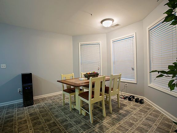 5th image of 105 Wenmount Ct