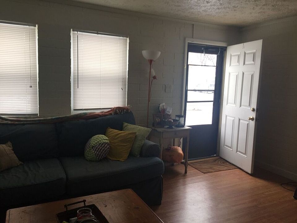 Entry/living room