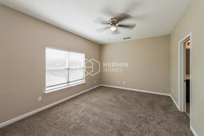 148 Aaron St — Photo 7